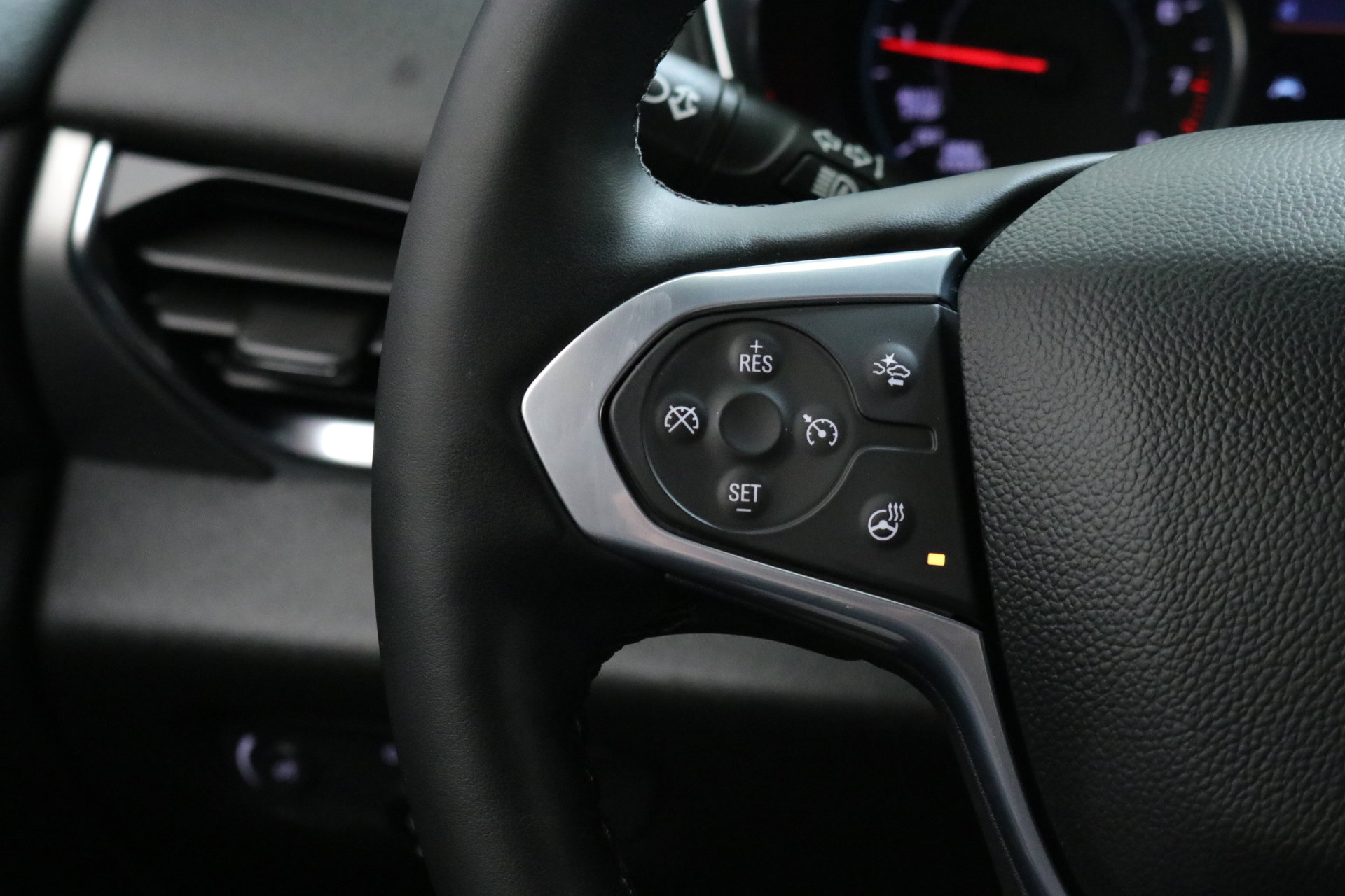 Used 2023 Chevrolet Traverse LT image 13