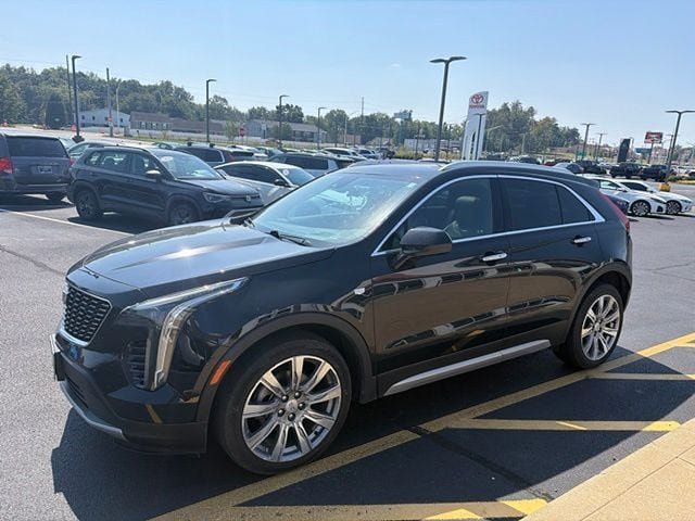 Used 2020 Cadillac XT4 Premium Luxury FWD image 2