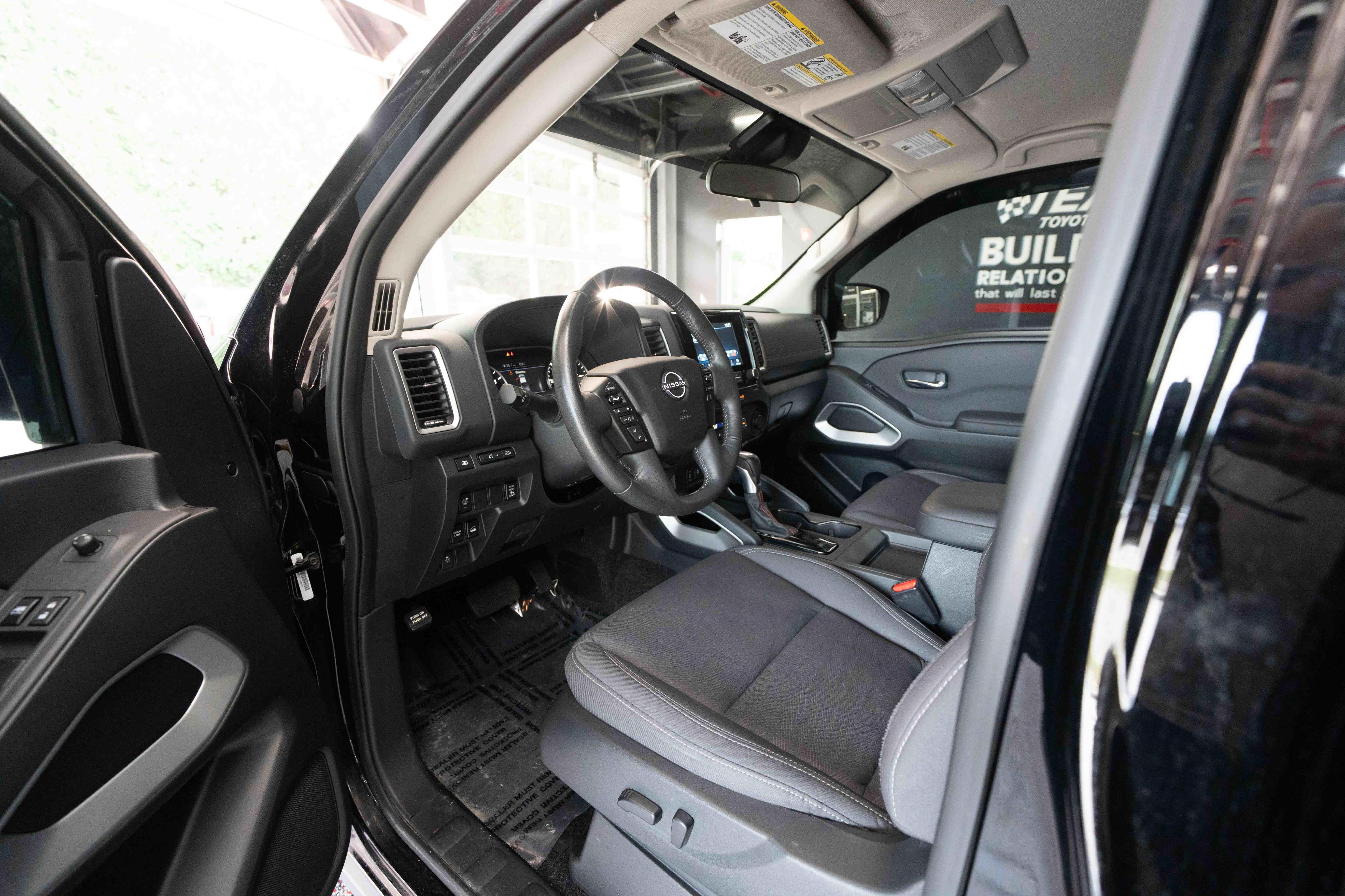 Used 2024 Nissan Frontier SV w/ Hardbody Edition AWD/4WD image 8