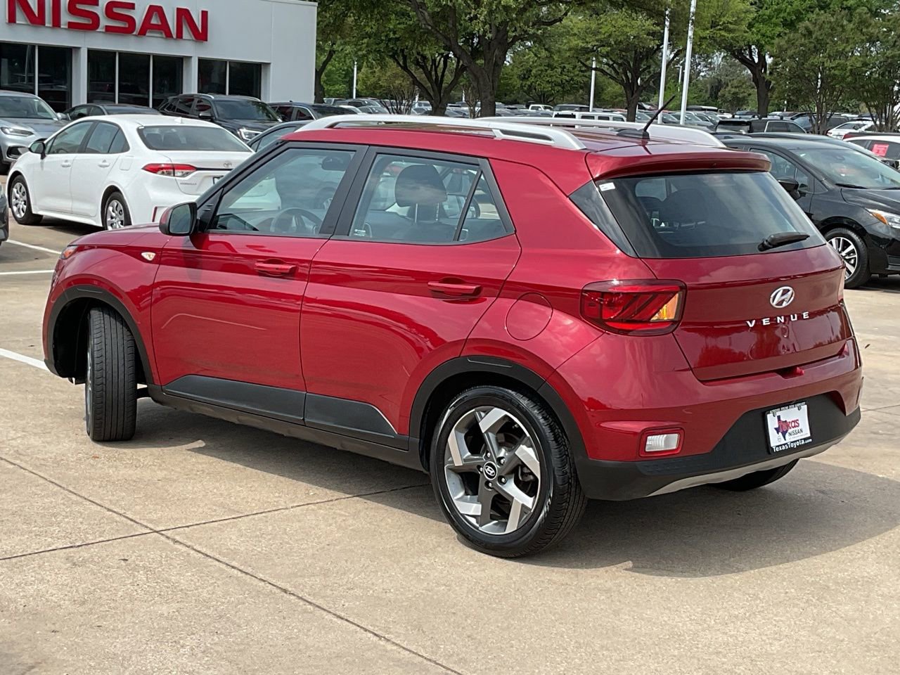 Used 2025 Hyundai Venue SEL image 7