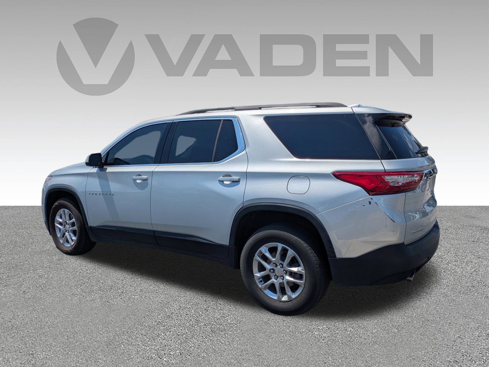 Used 2021 Chevrolet Traverse LT FWD image 29