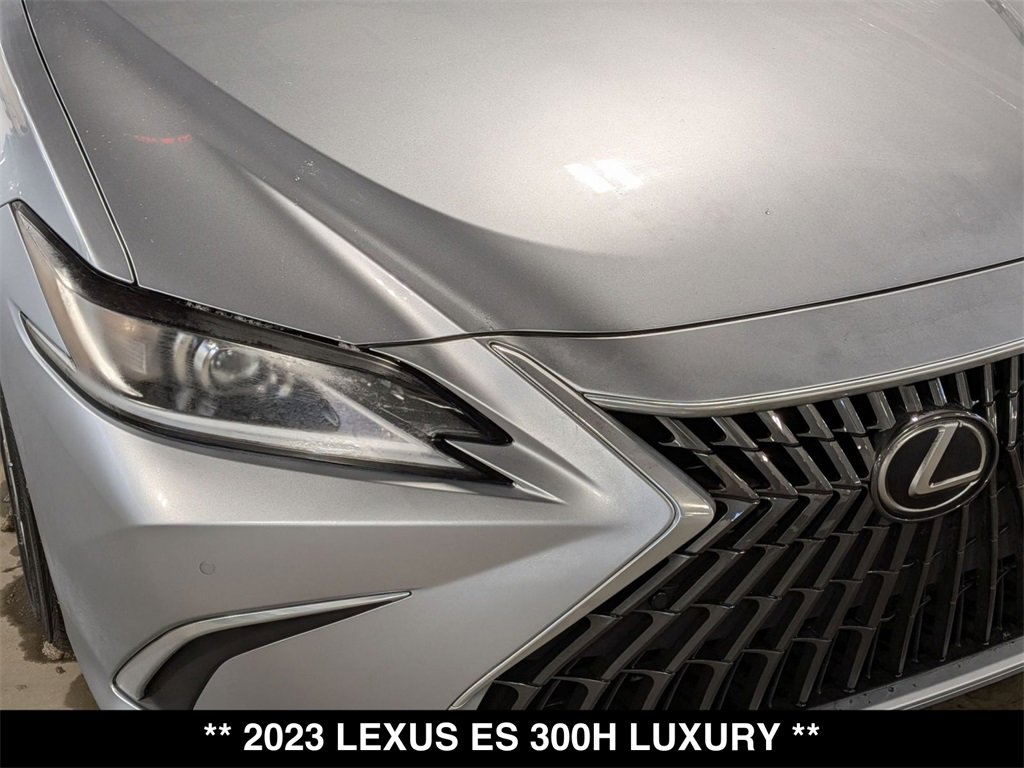 Used 2023 Lexus ES 300h w/ Accessory Package (Z2) image 18