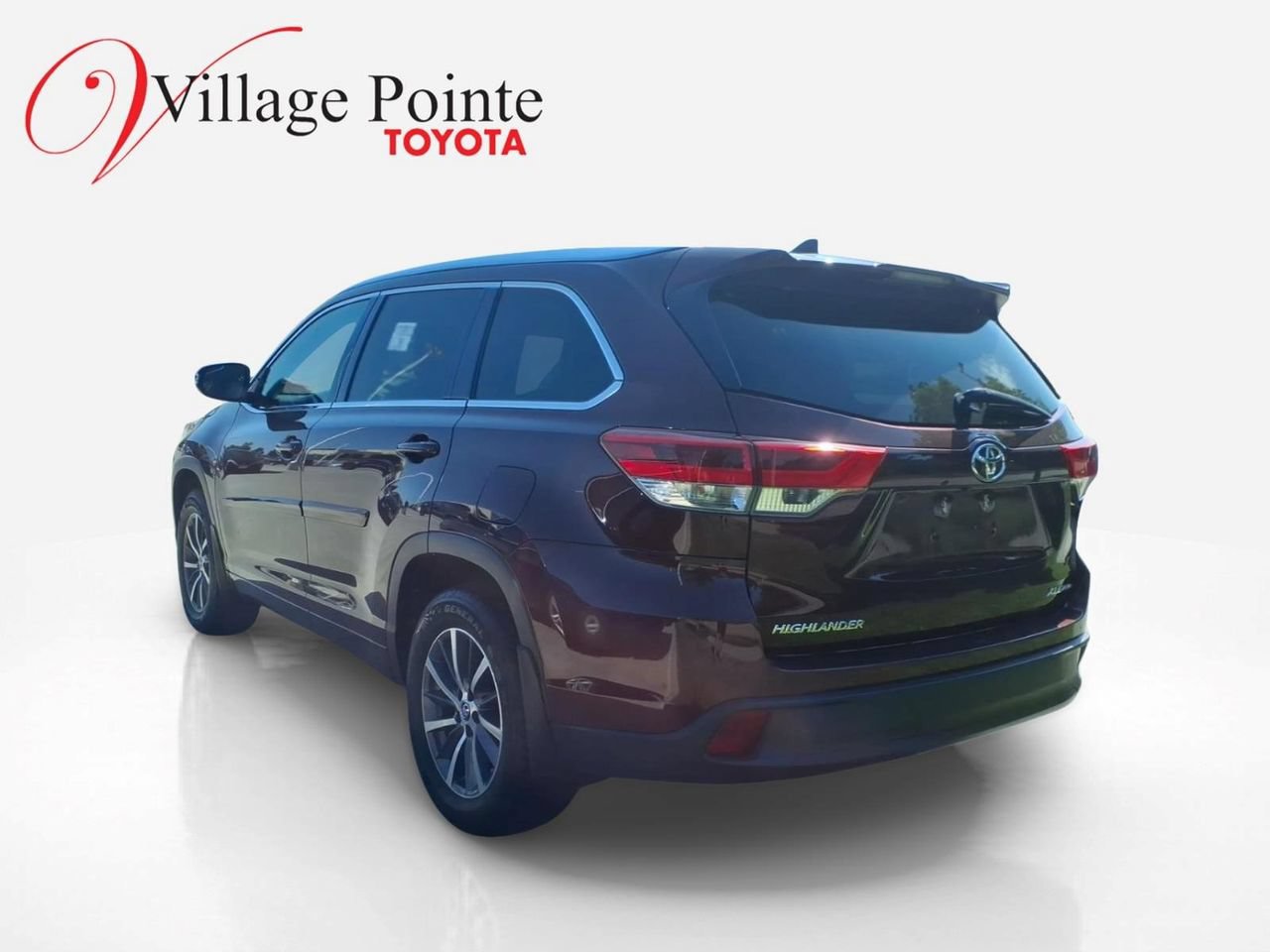 Used 2017 Toyota Highlander XLE AWD/4WD image 2