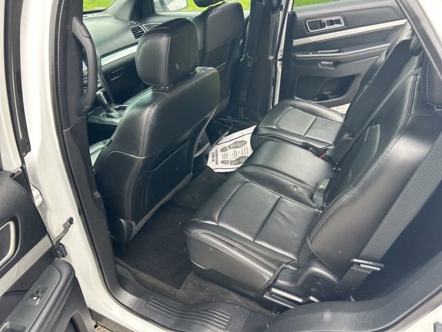 Used 2017 Ford Explorer XLT w/ Equipment Group 202A AWD/4WD image 9