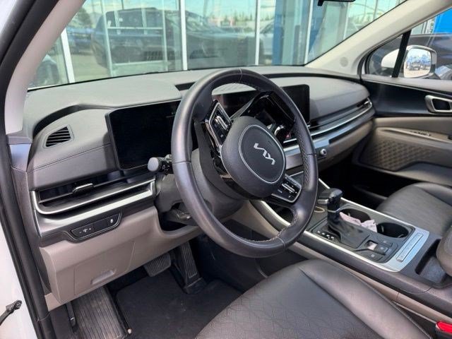Used 2025 Kia Carnival FWD image 5