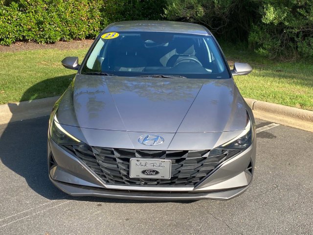 Used 2023 Hyundai Elantra SE FWD image 2
