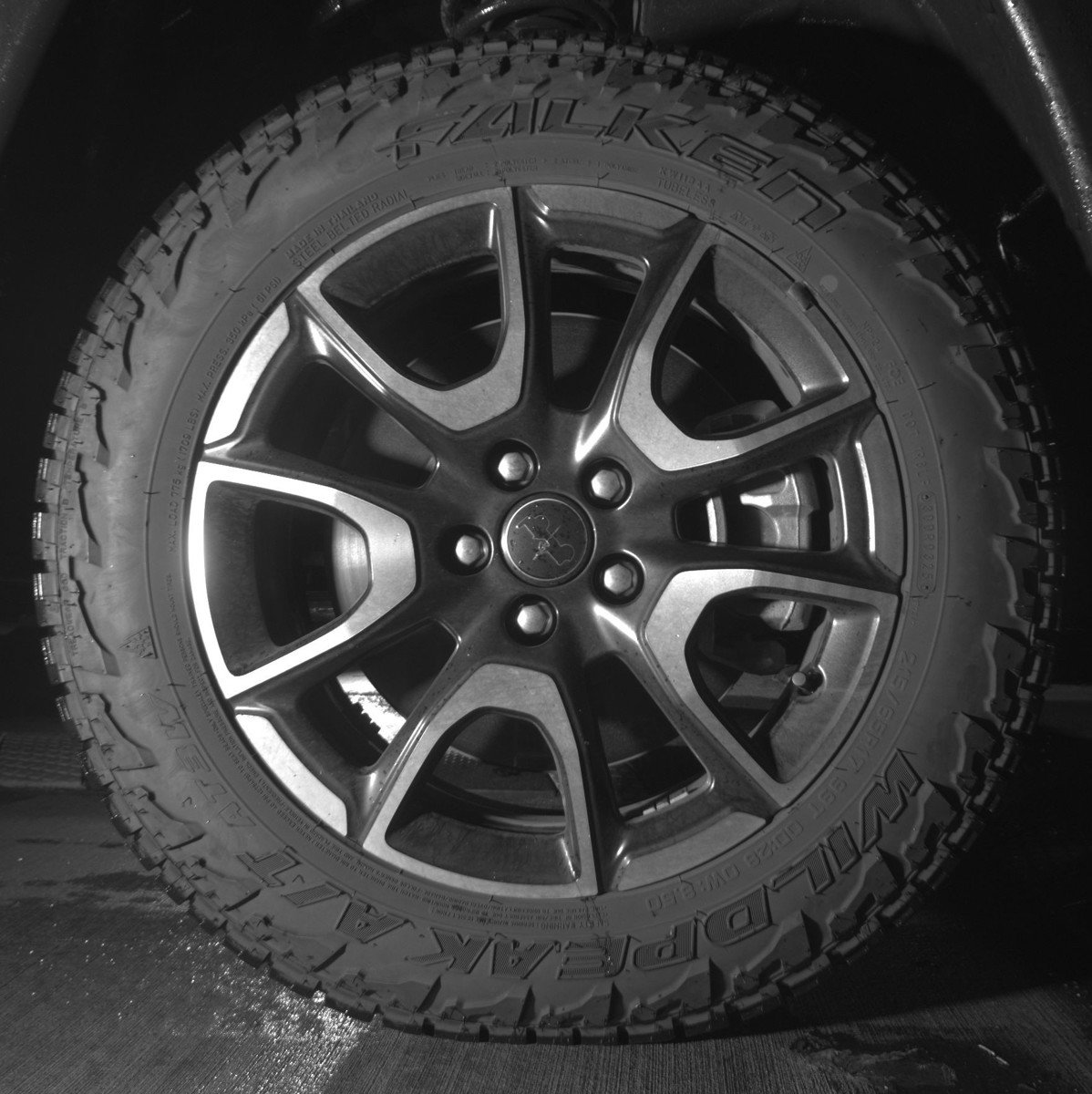 Used 2025 Jeep Compass Trailhawk AWD/4WD image 13