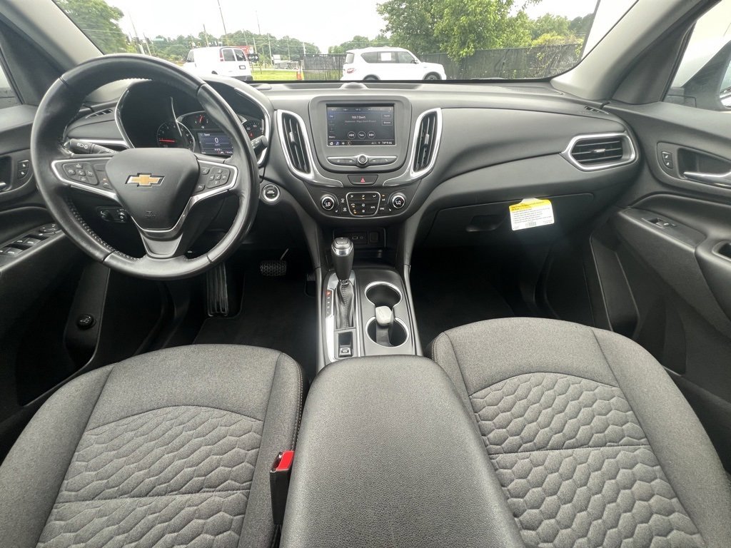 Used 2020 Chevrolet Equinox LT w/ Driver Convenience Package image 4