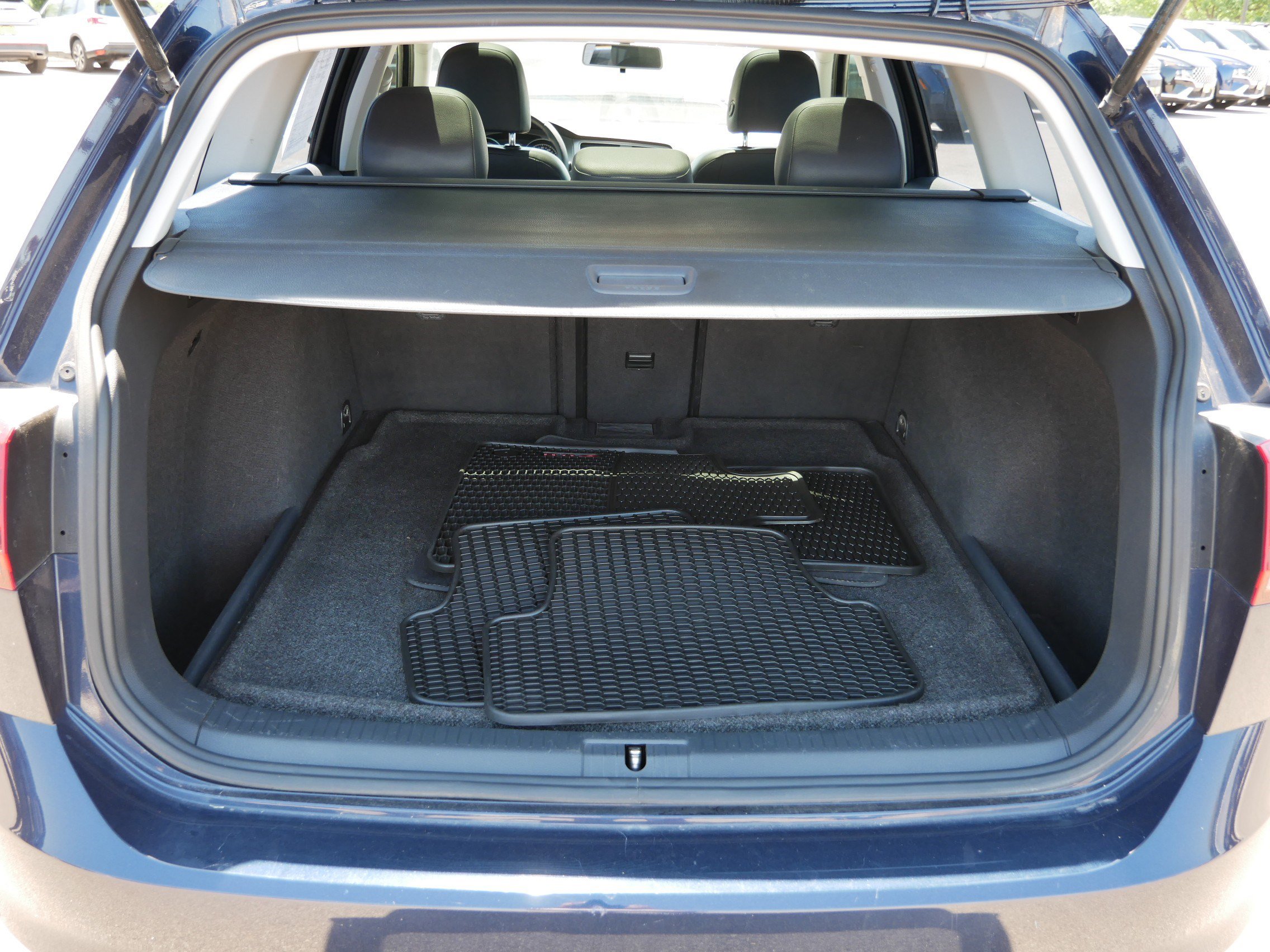 Used 2016 Volkswagen Golf Limited Edition FWD image 18