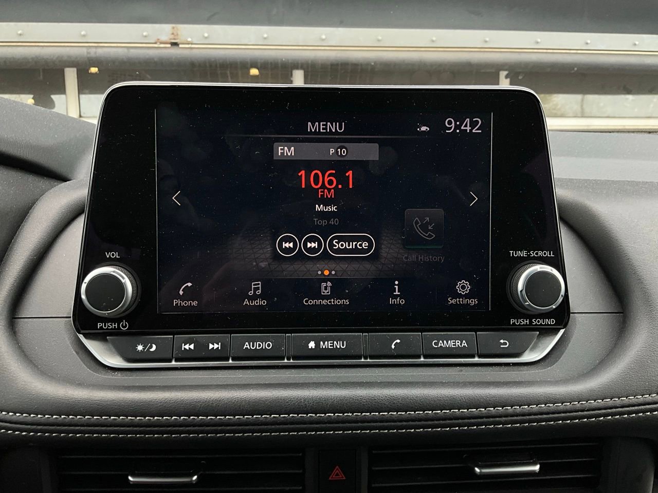 Used 2025 Nissan Rogue SV FWD image 29