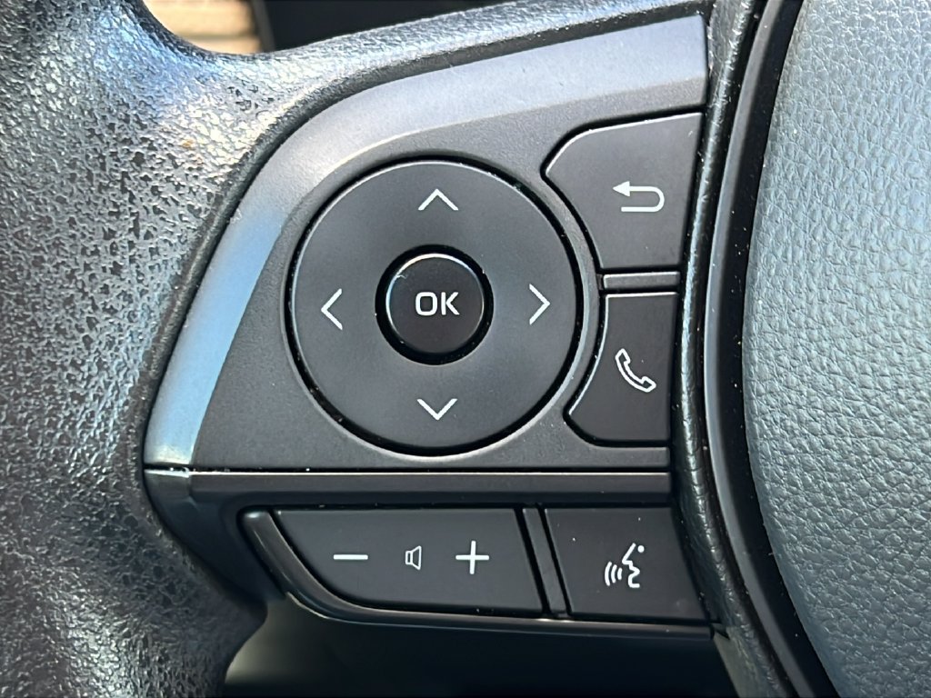 Used 2022 Toyota RAV4 LE AWD/4WD image 19