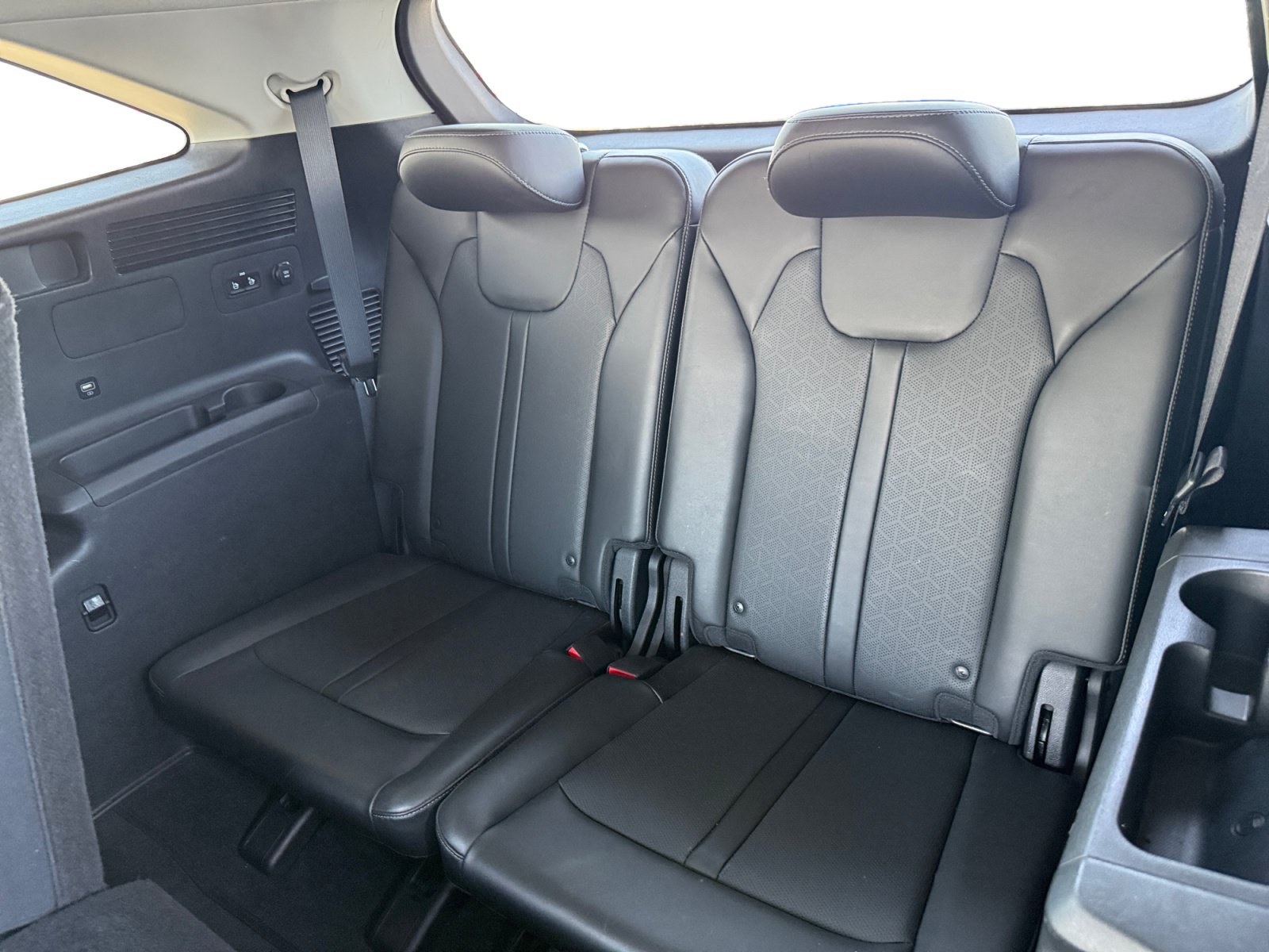 Used 2022 Kia Sorento S w/ Panoramic Sunroof Package FWD image 13