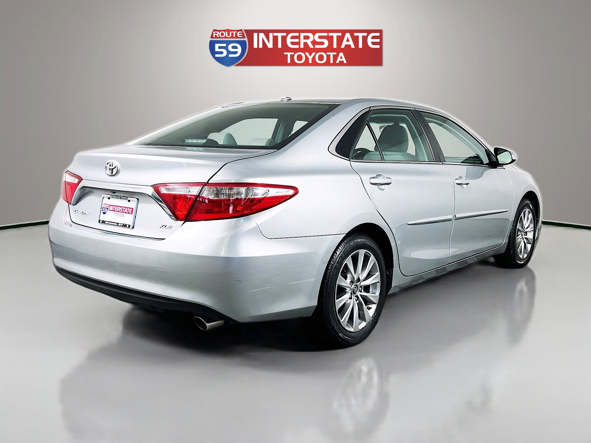 Used 2017 Toyota Camry XLE FWD image 7