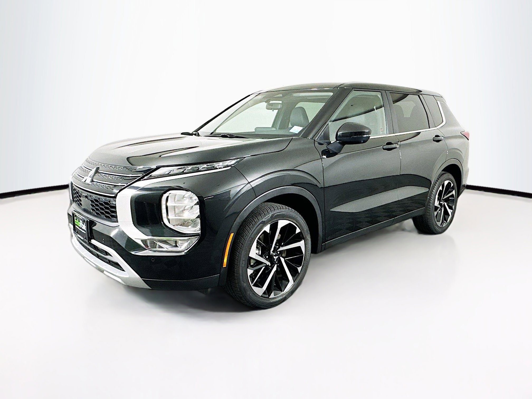 Used 2024 Mitsubishi Outlander SE Black Edition image 3