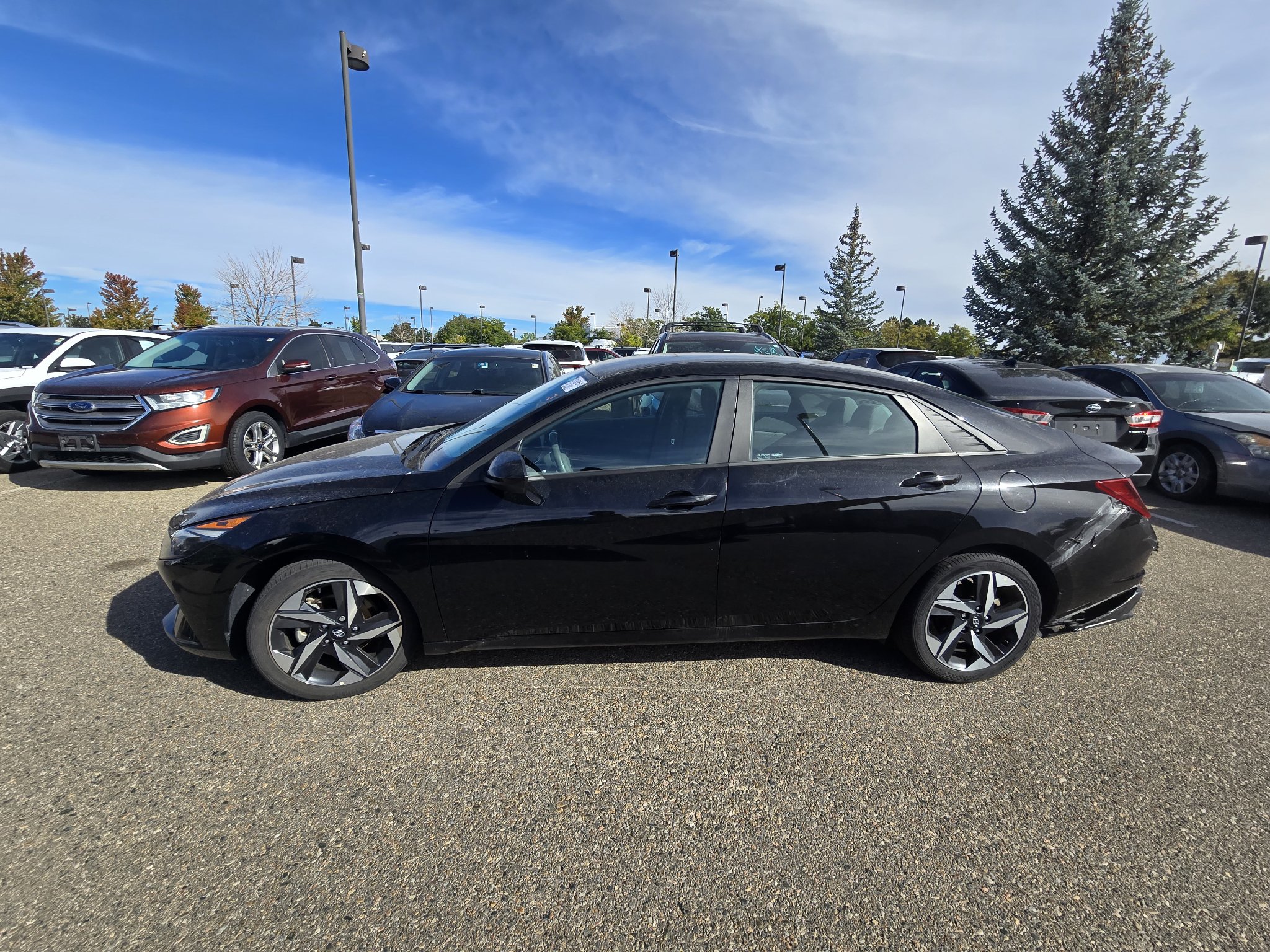 Used 2023 Hyundai Elantra SEL w/ Convenience Package FWD image 2