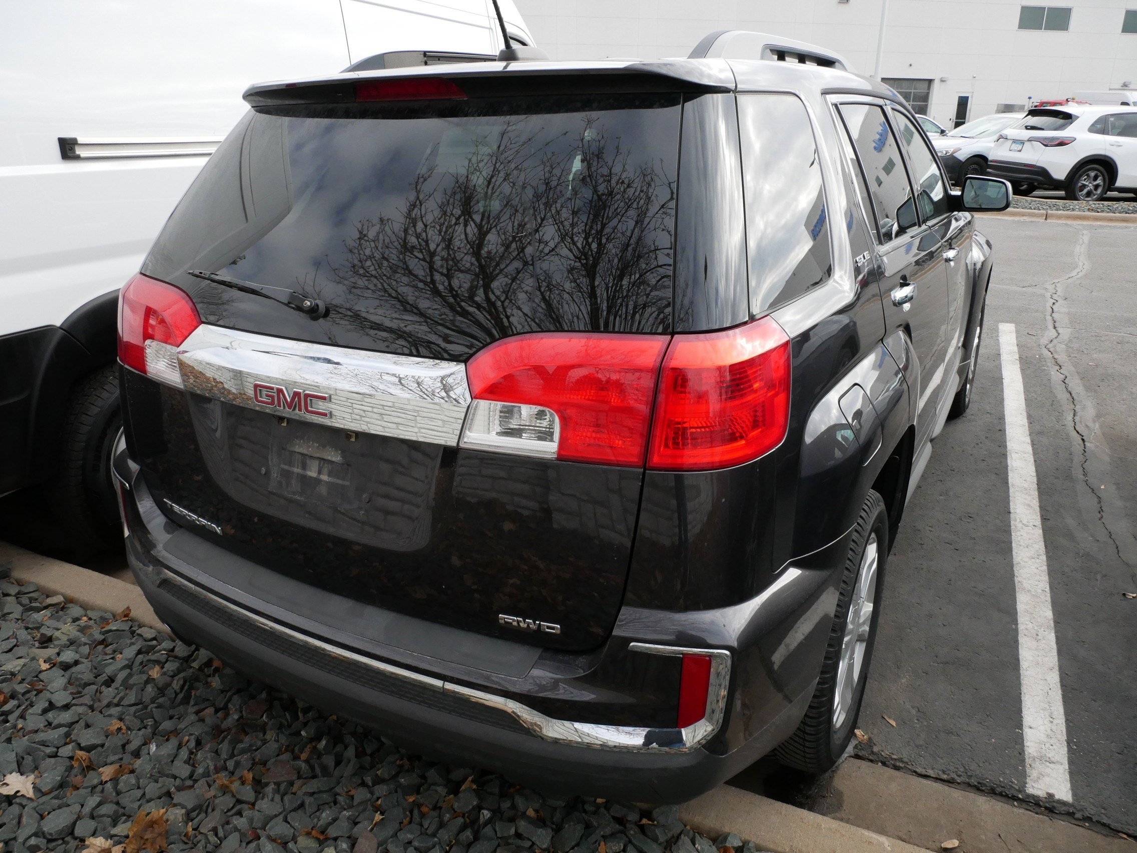 Used 2016 GMC Terrain SLE w/ Chrome Edition image 4