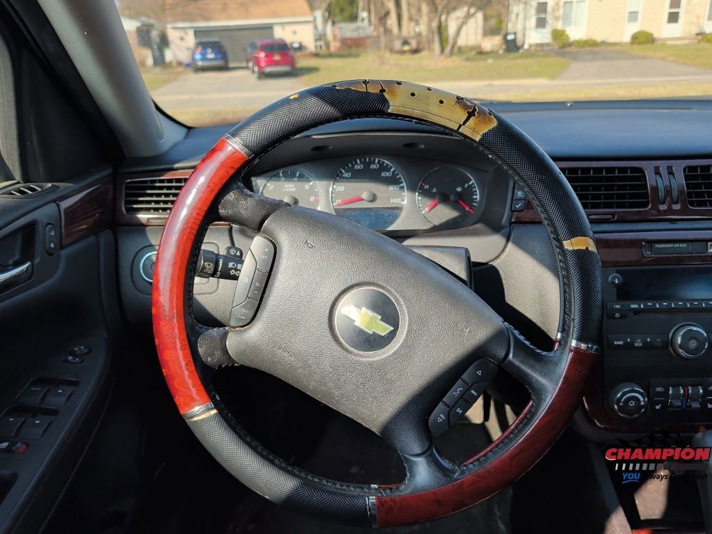 Used 2011 Chevrolet Impala LT w/ Luxury Edition Package image 16