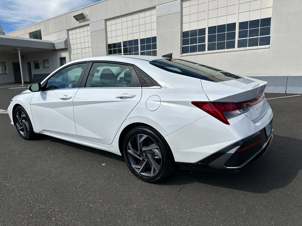 Used 2025 Hyundai Elantra SEL FWD image 4