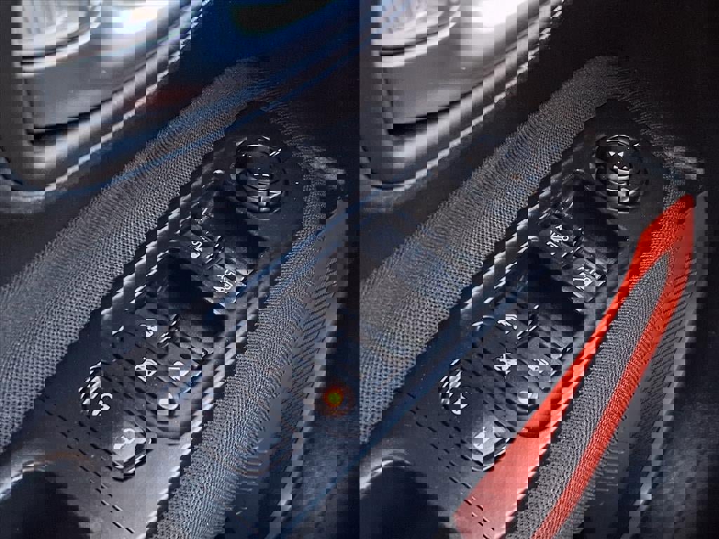 Used 2018 Jeep Renegade Sport w/ Power & Air Group image 23