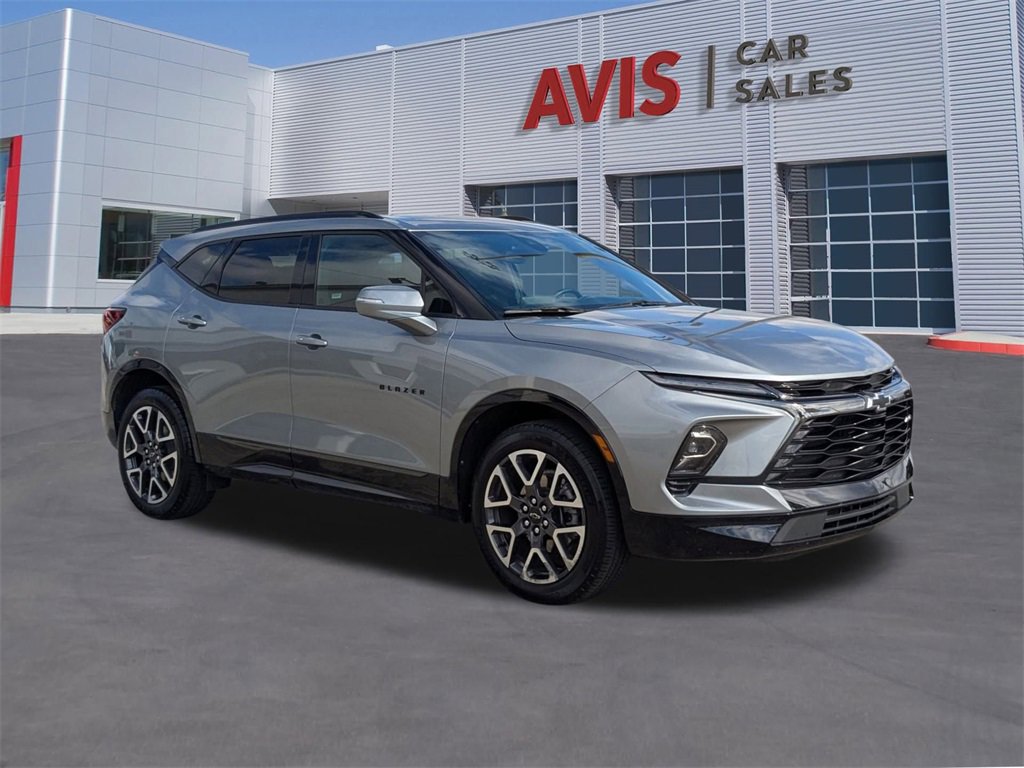 Used 2025 Chevrolet Blazer RS image 3