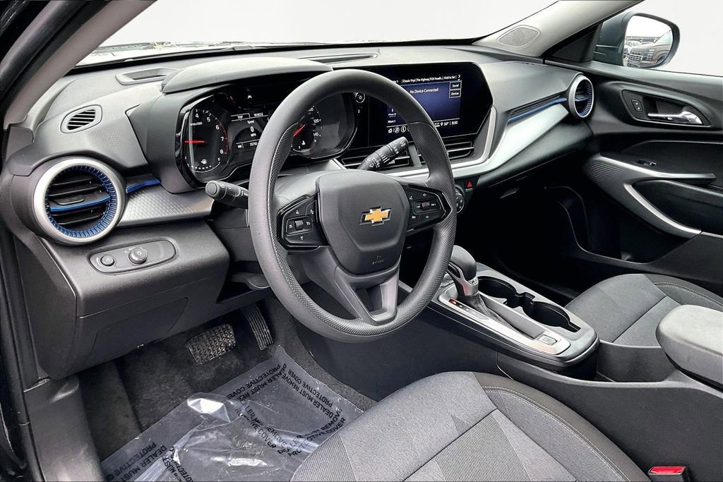 Used 2025 Chevrolet Trax LS image 14