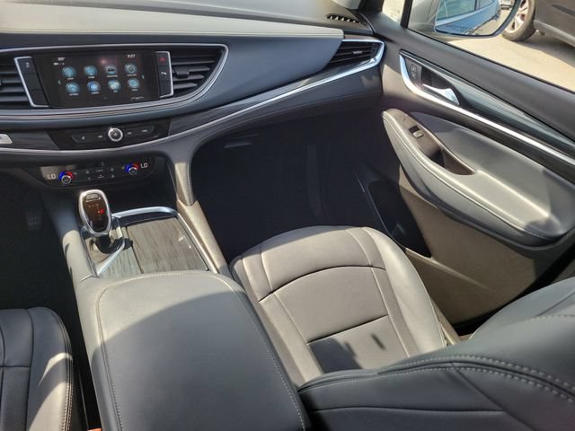 Used 2018 Buick Enclave Essence FWD image 17