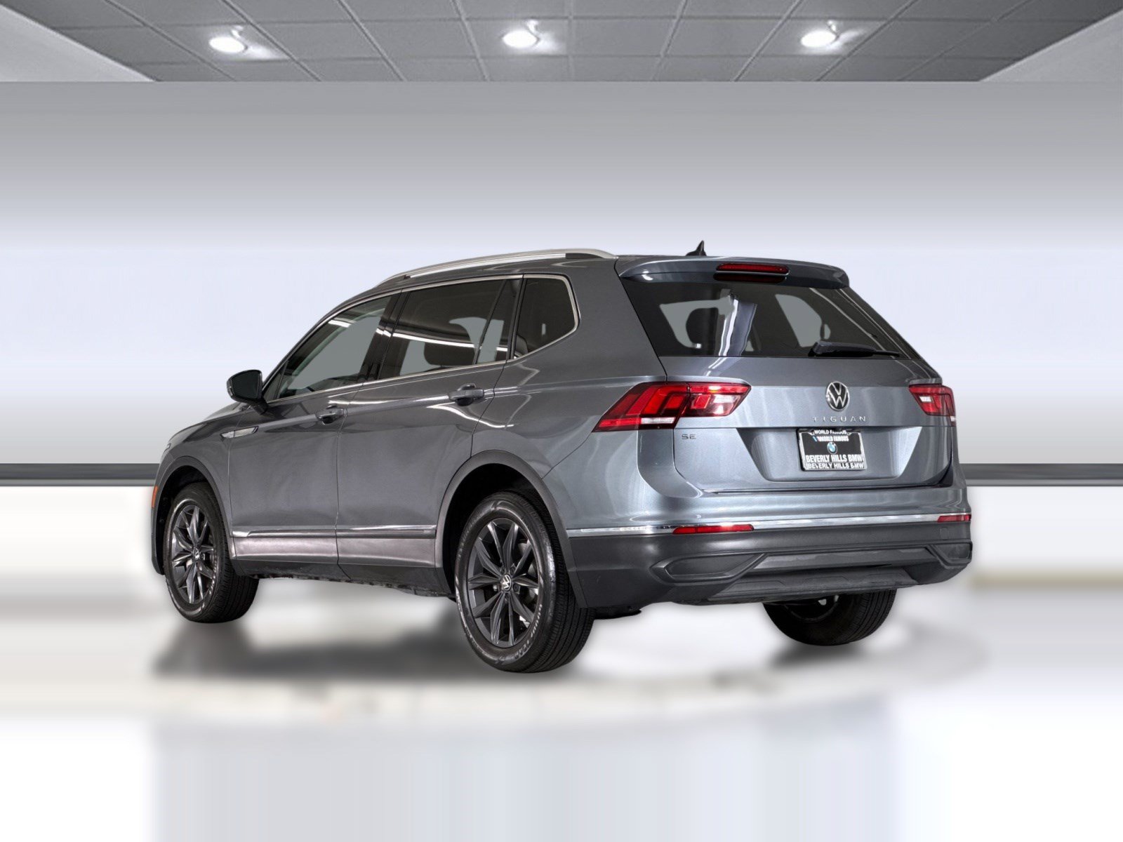 Used 2022 Volkswagen Tiguan SE FWD image 3