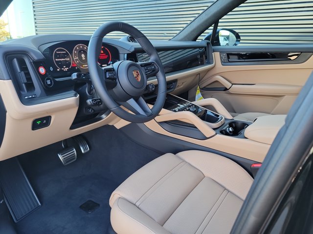 New 2026 Porsche Cayenne GTS AWD/4WD image 4