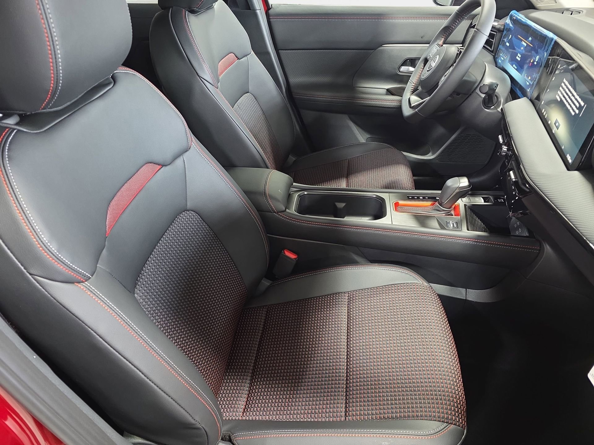 New 2026 Nissan Kicks SR FWD image 10