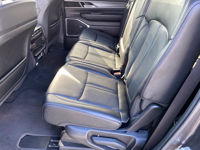 Used 2025 Jeep Wagoneer Series III w/ 8-Passenger Seating Package AWD/4WD image 31