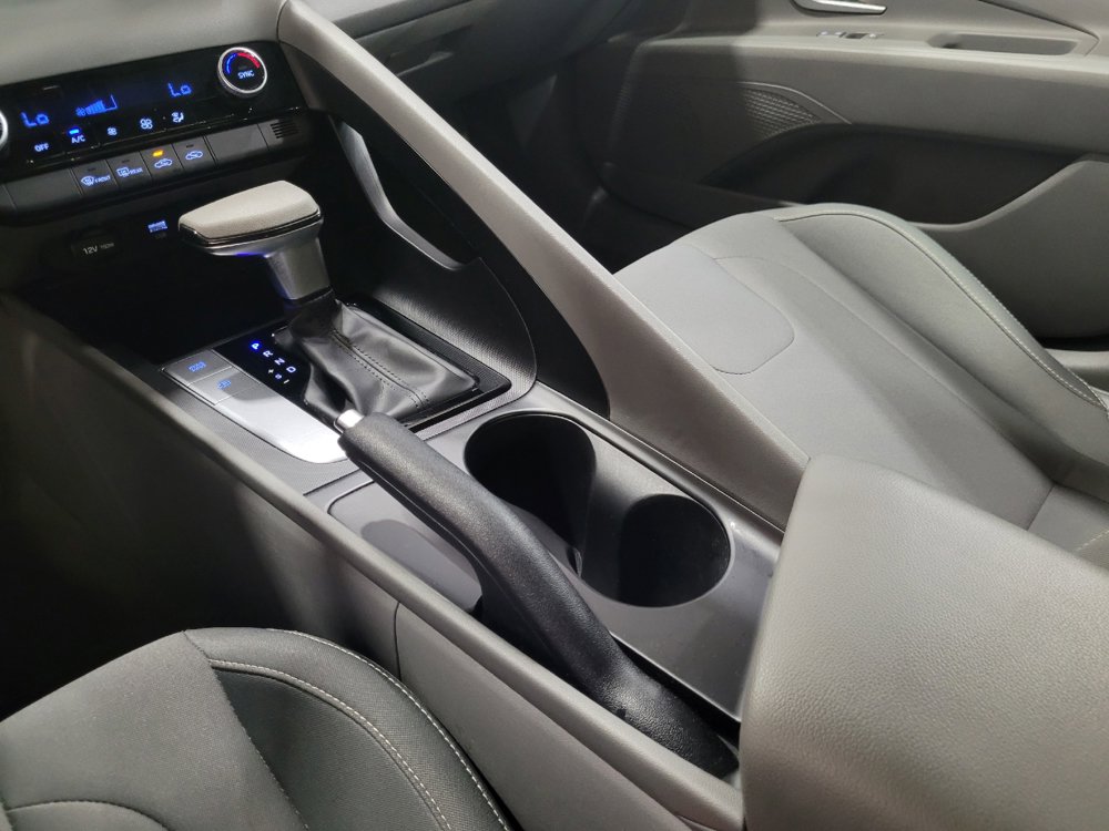 Used 2022 Hyundai Elantra SEL FWD image 26