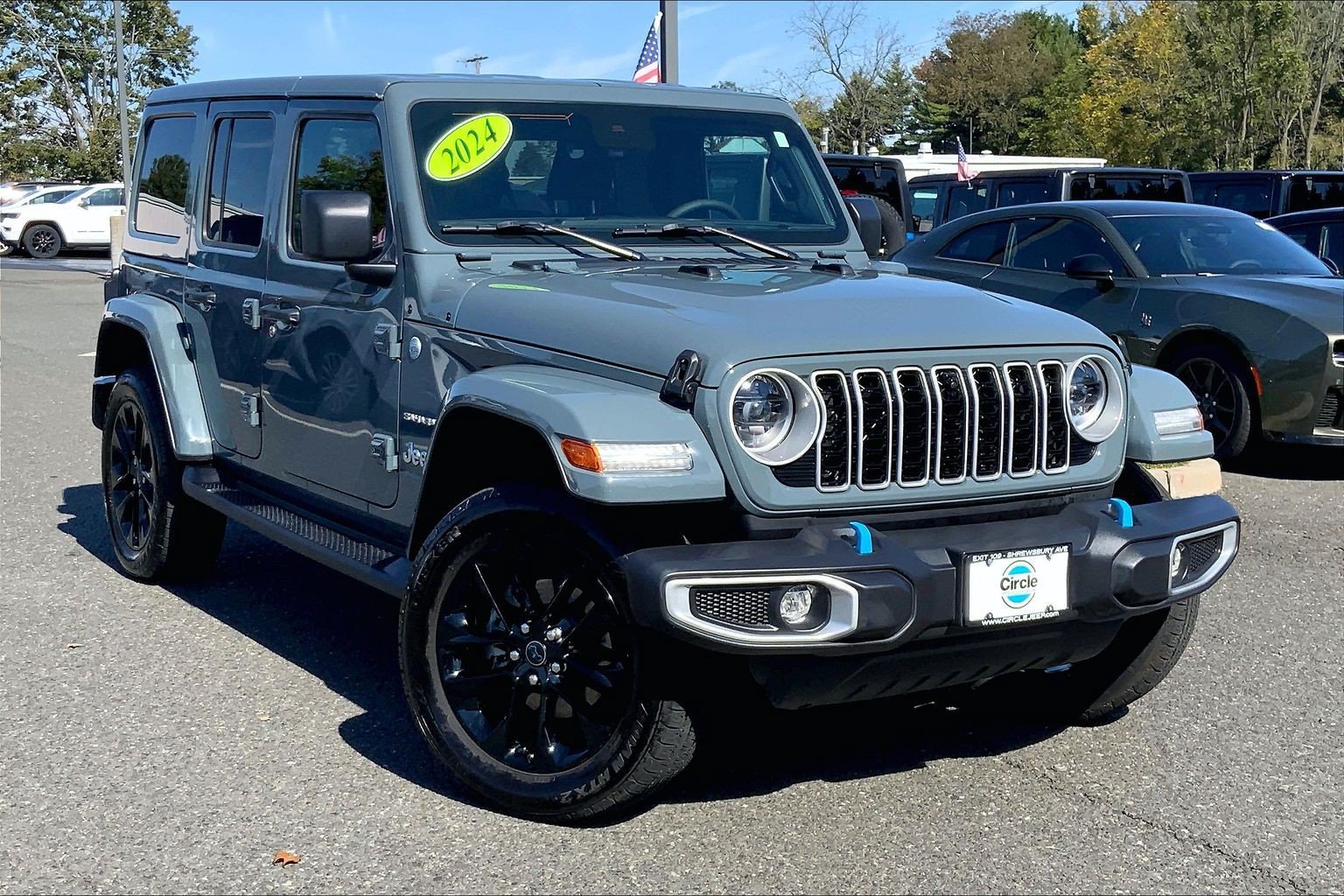 Used 2024 Jeep Wrangler Unlimited Sahara w/ Technology Group AWD/4WD image 2
