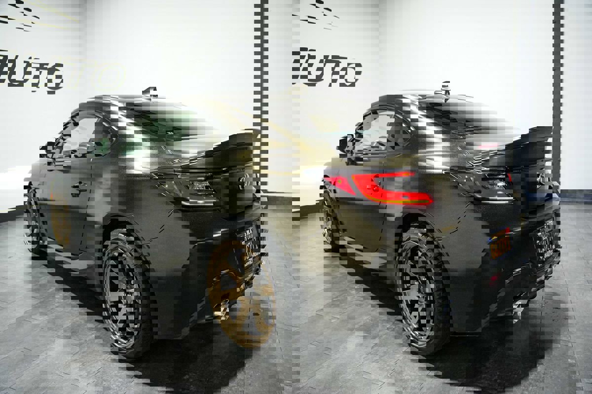 Used 2022 Toyota GR86 Premium w/ ALL Weather Mat Package (TMS) image 4