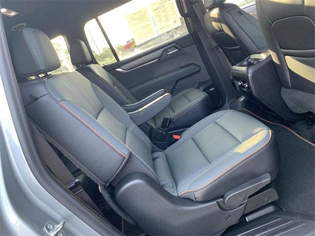 Used 2024 GMC Acadia AT4 w/ Luxury Package image 12