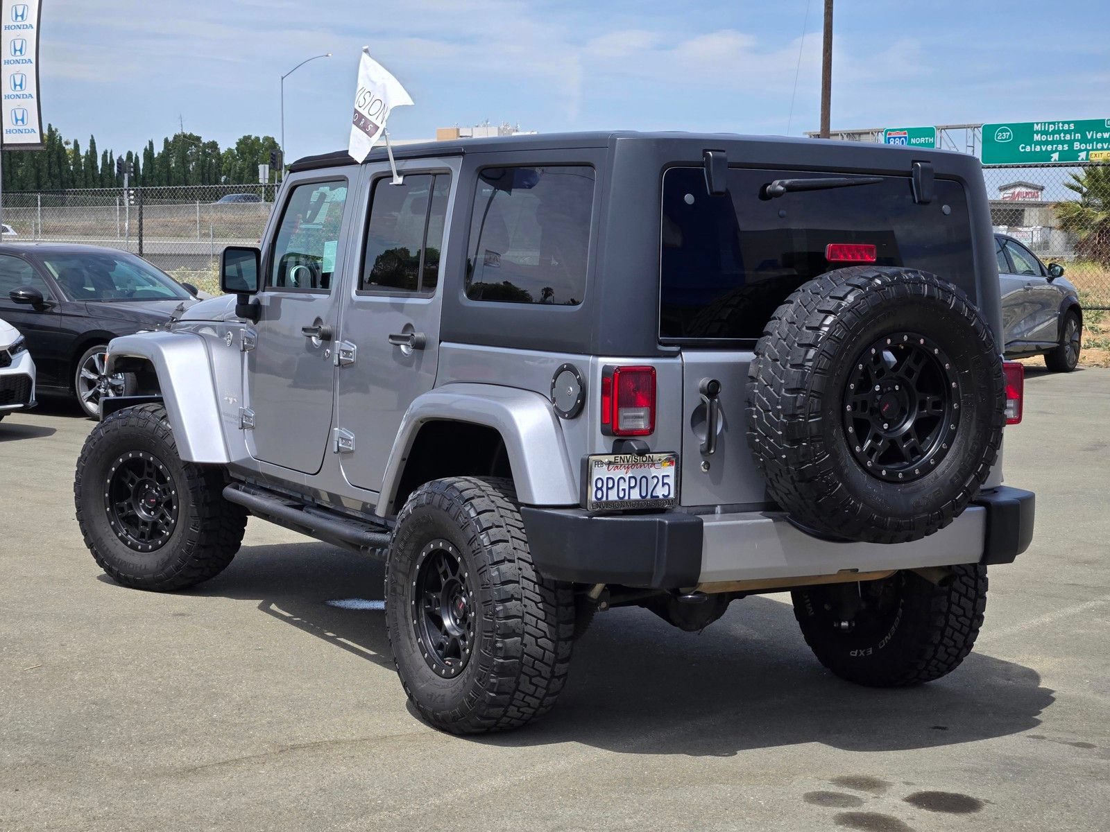 Used 2018 Jeep Wrangler Unlimited Sahara AWD/4WD image 5