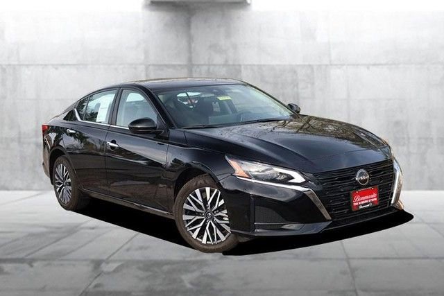Certified 2024 Nissan Altima 2.5 SV w/ SV Premium Package AWD/4WD image 2