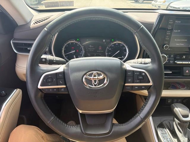 Used 2022 Toyota Highlander XLE AWD/4WD image 27