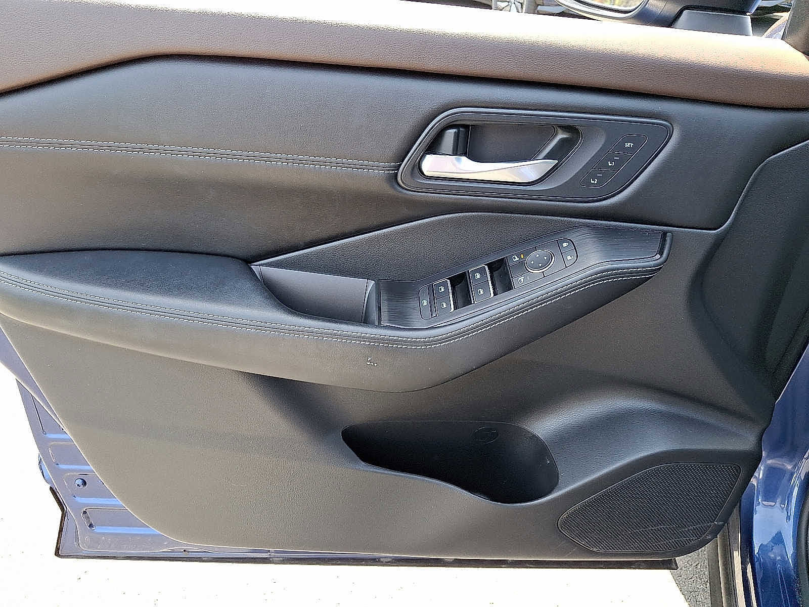 Used 2022 Nissan Rogue SL w/ SL Premium Package image 13