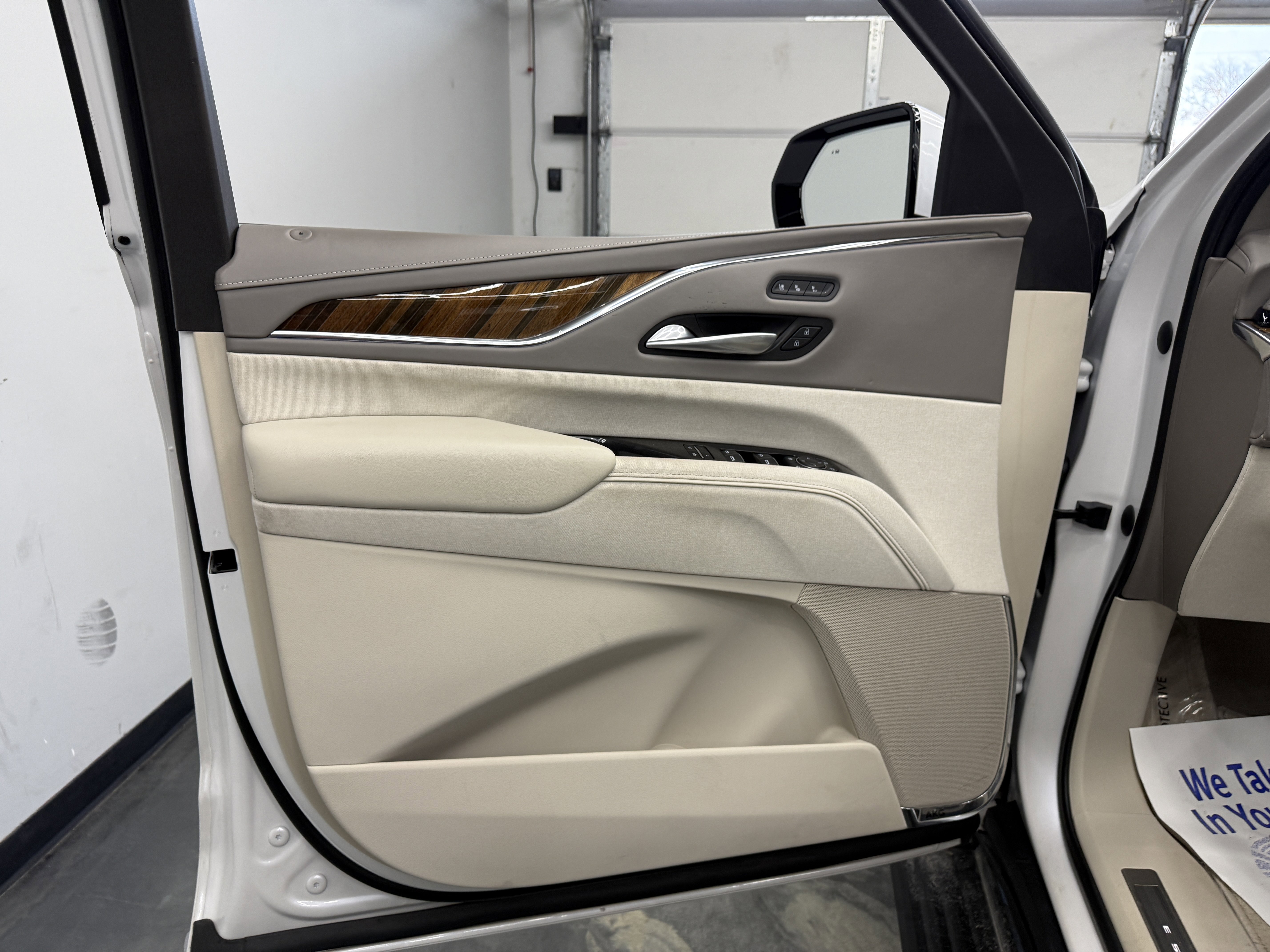 Used 2023 Cadillac Escalade Premium Luxury Platinum image 10