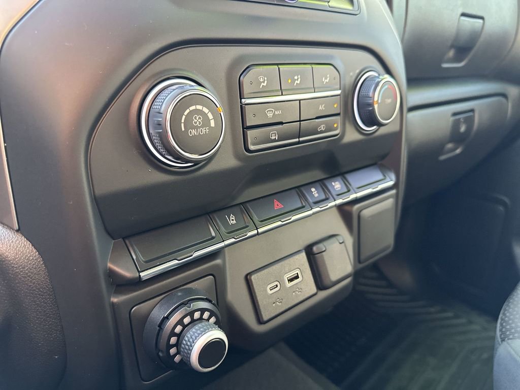 Used 2024 Chevrolet Silverado 2500 Custom image 27