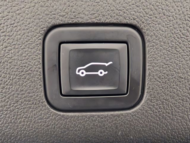 Used 2023 GMC Yukon SLT image 33