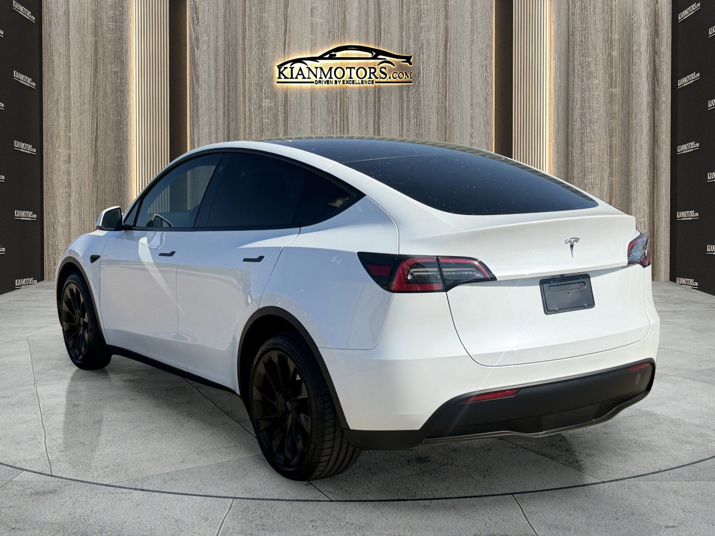 Used 2023 Tesla Model Y Long Range image 7