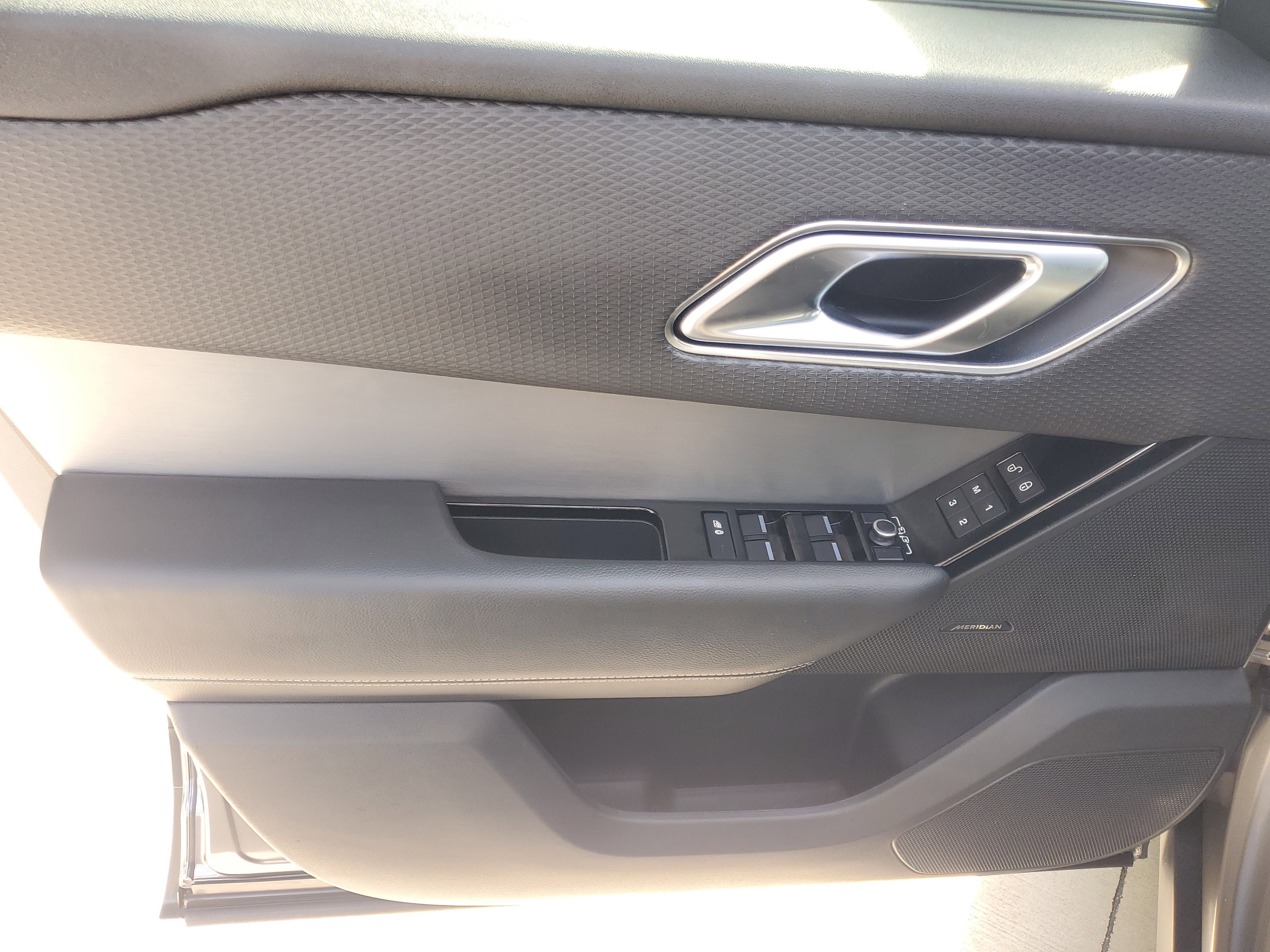 Used 2019 Land Rover Range Rover Velar S image 25