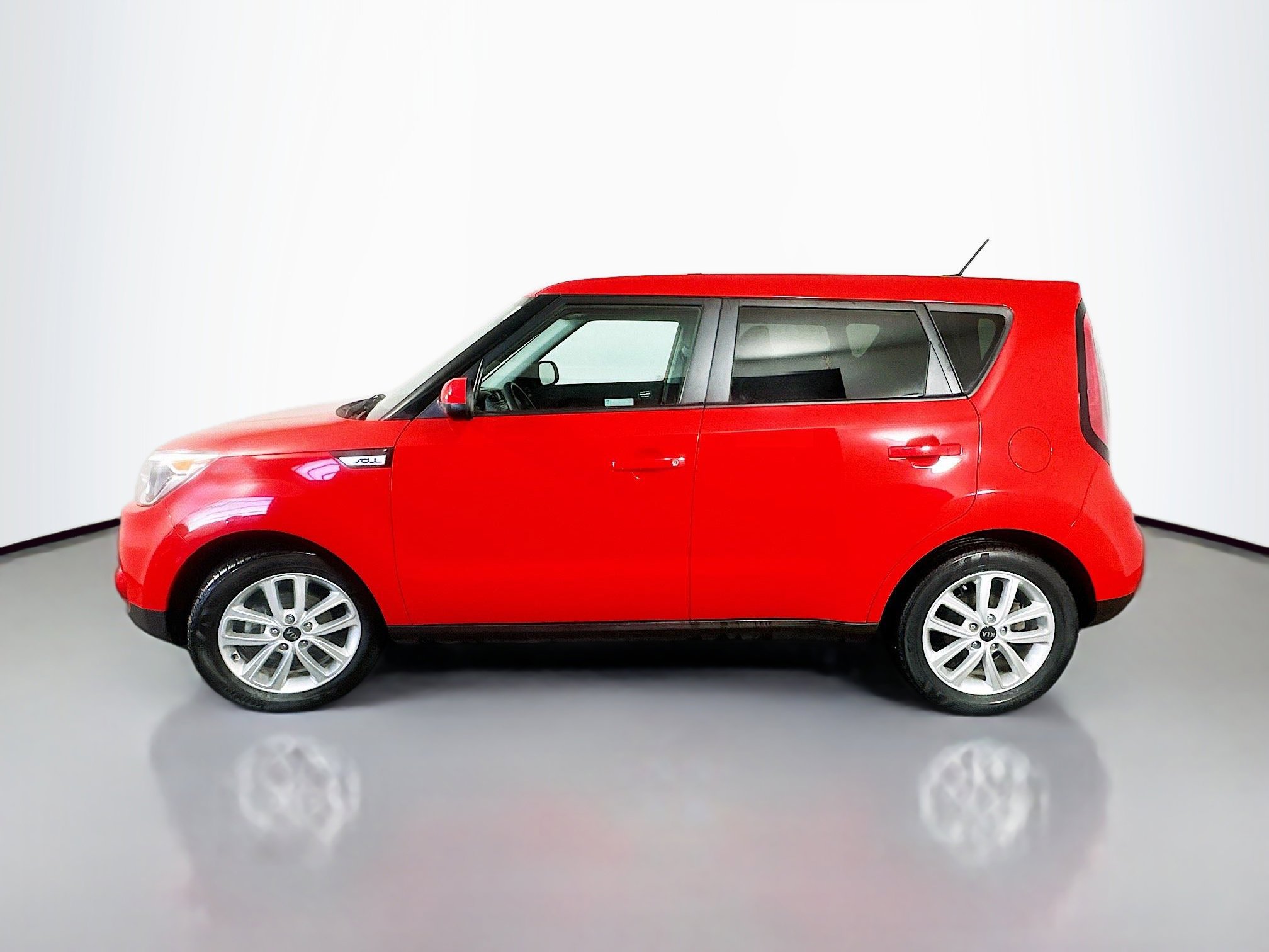 Used 2019 Kia Soul + image 4