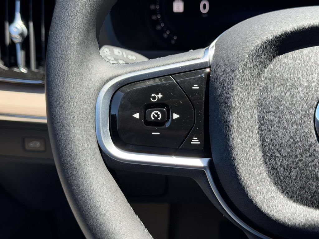New 2026 Volvo XC90 B5 Plus w/ Protection Package Premier AWD/4WD image 8