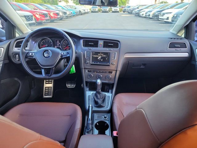 Used 2017 Volkswagen Golf Alltrack S image 4