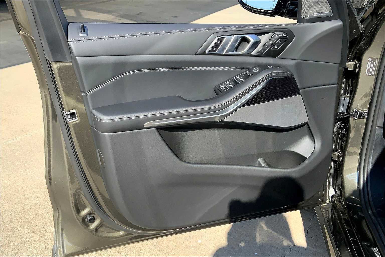 New 2026 BMW X7 M60i image 10