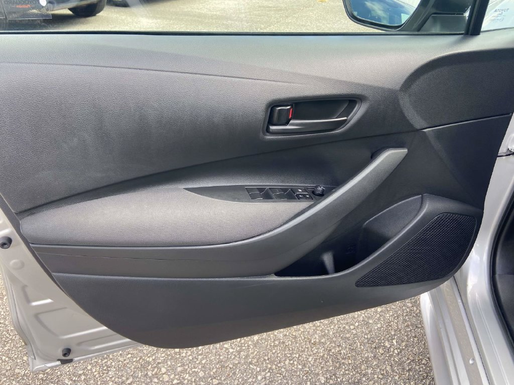 Used 2025 Toyota Corolla LE FWD image 10