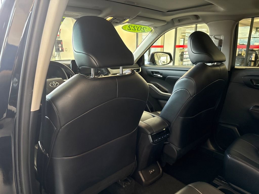 Used 2022 Toyota Highlander XLE image 15