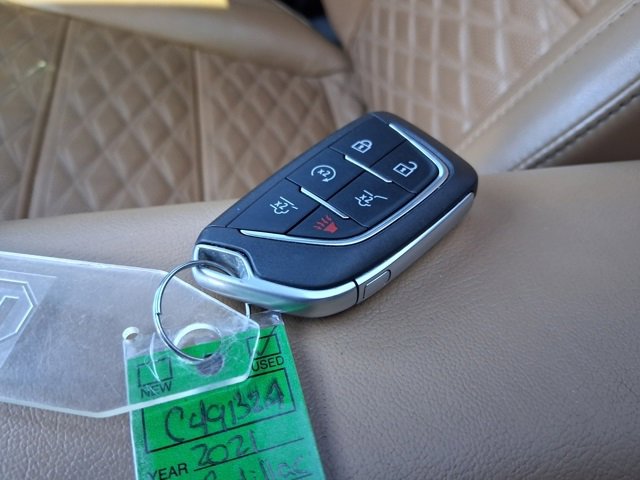 Used 2021 Cadillac Escalade Premium Luxury w/ LPO, Illumination Package image 21